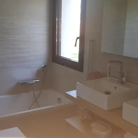 House With Swimming Pool 2km From The Beach