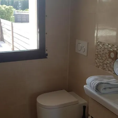 House With Swimming Pool 2km From The Beach *