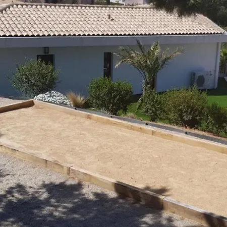 House With Swimming Pool 2km From The Beach Holiday home